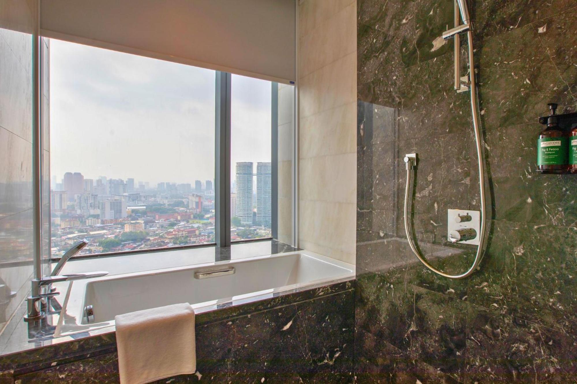 Crowne Plaza Centre By Ihg 5*