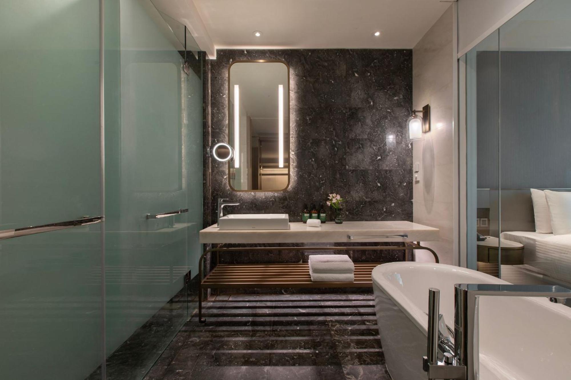Hotel Crowne Plaza Centre By Ihg 5*