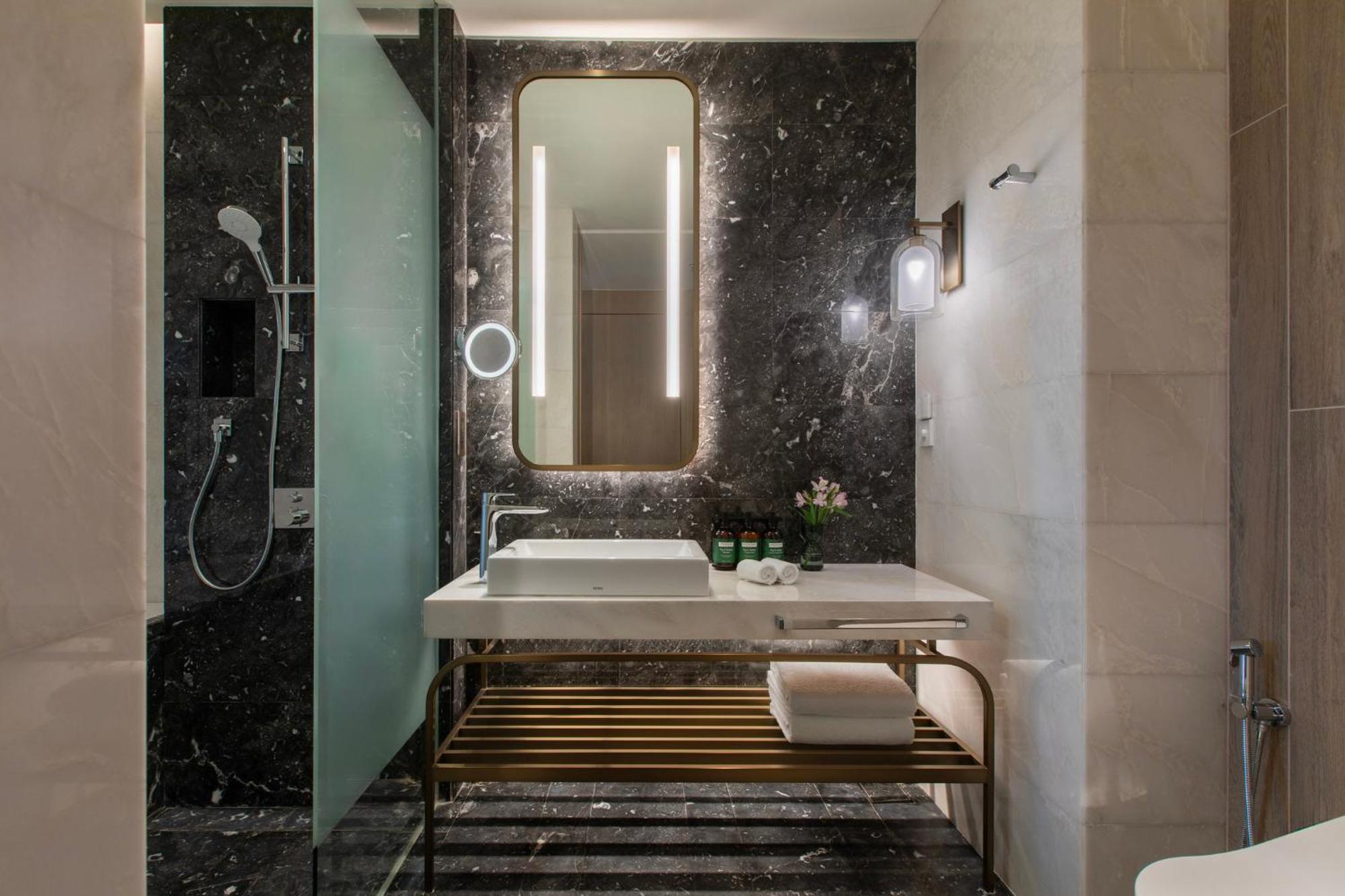 Crowne Plaza Centre By Ihg 5*