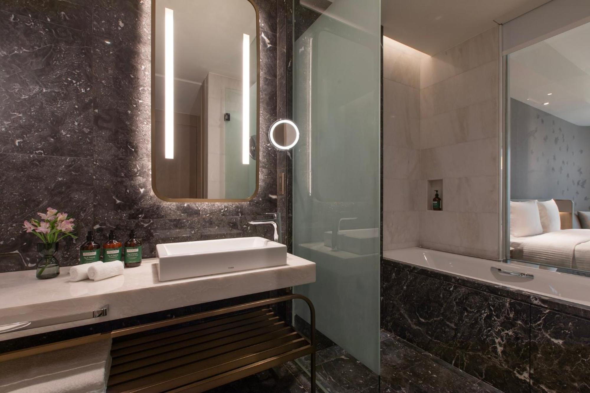 Hotel Crowne Plaza Centre By Ihg 5*