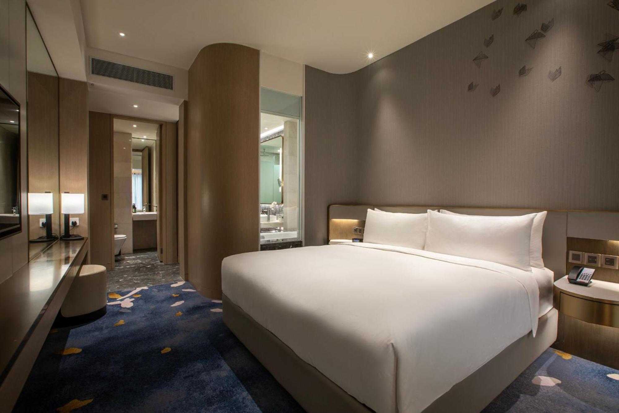 Crowne Plaza Centre By Ihg 5*