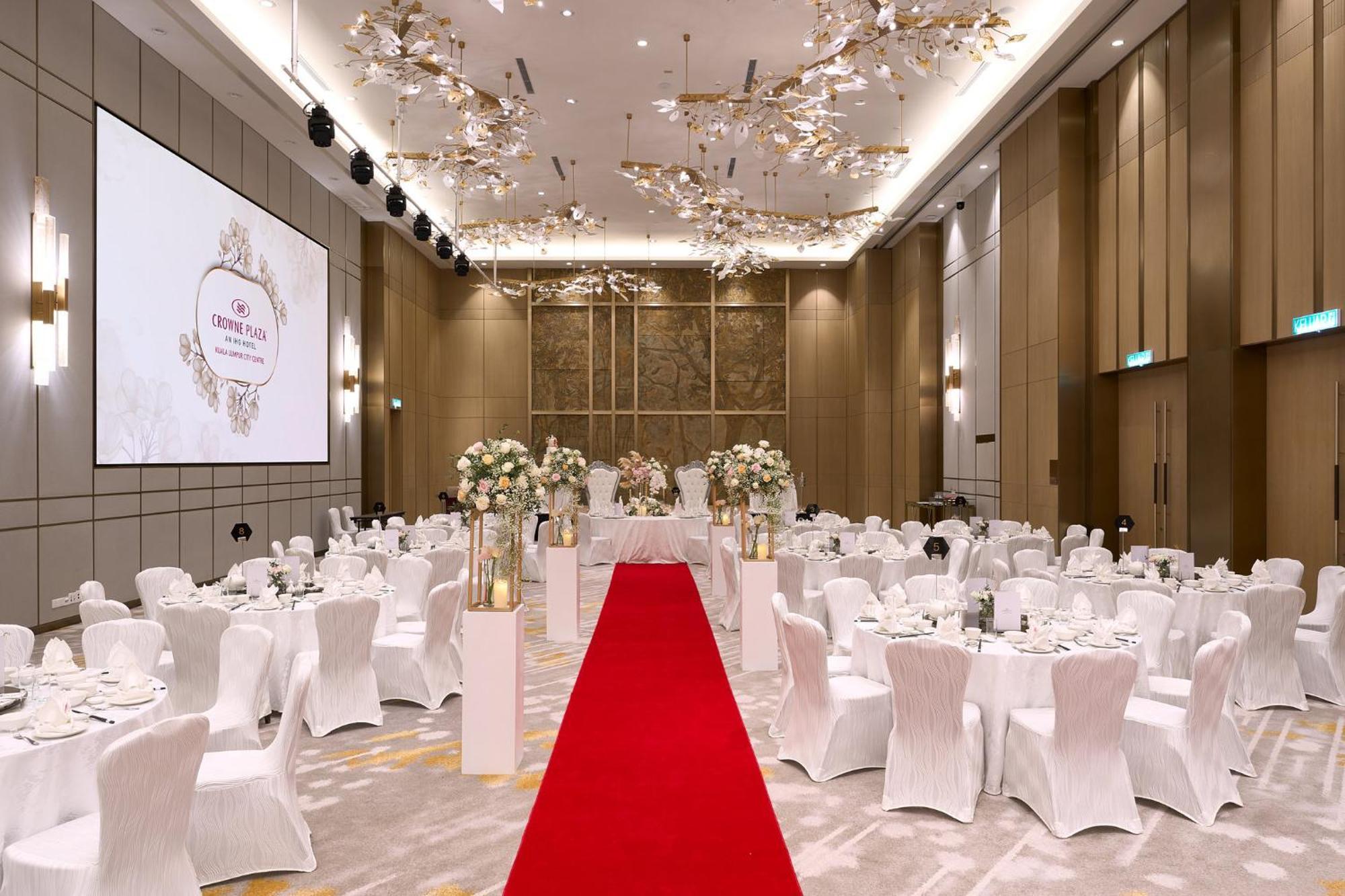 Crowne Plaza Centre By Ihg 5*