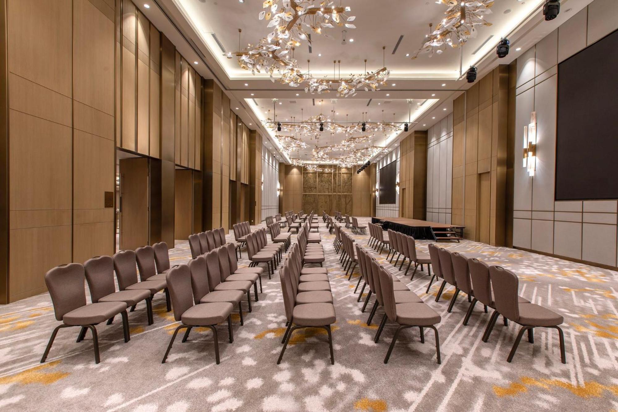 Crowne Plaza Centre By Ihg 5*